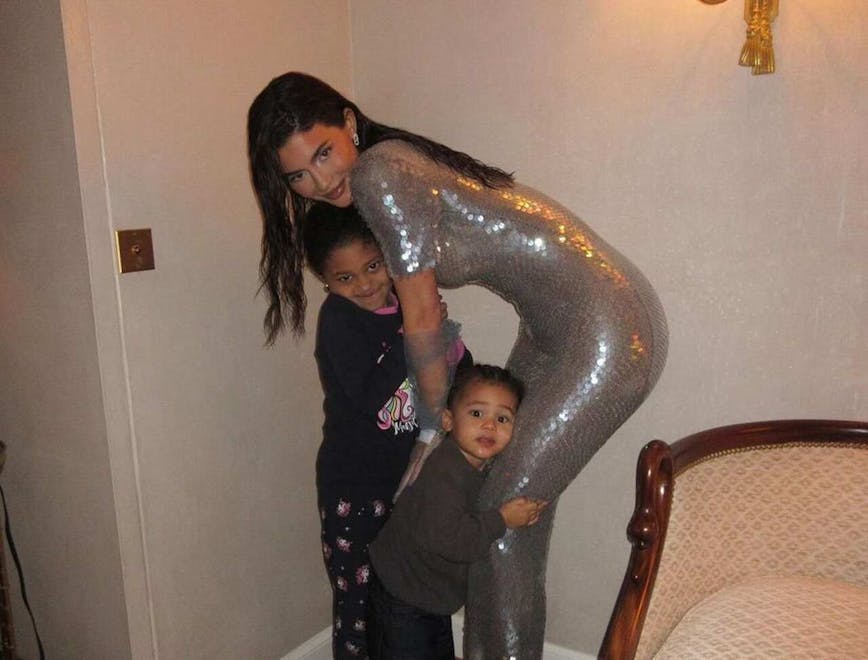 Kylie Jenner  com os filhos Stormi e Aire (Foto: Reprodução/Instagram)