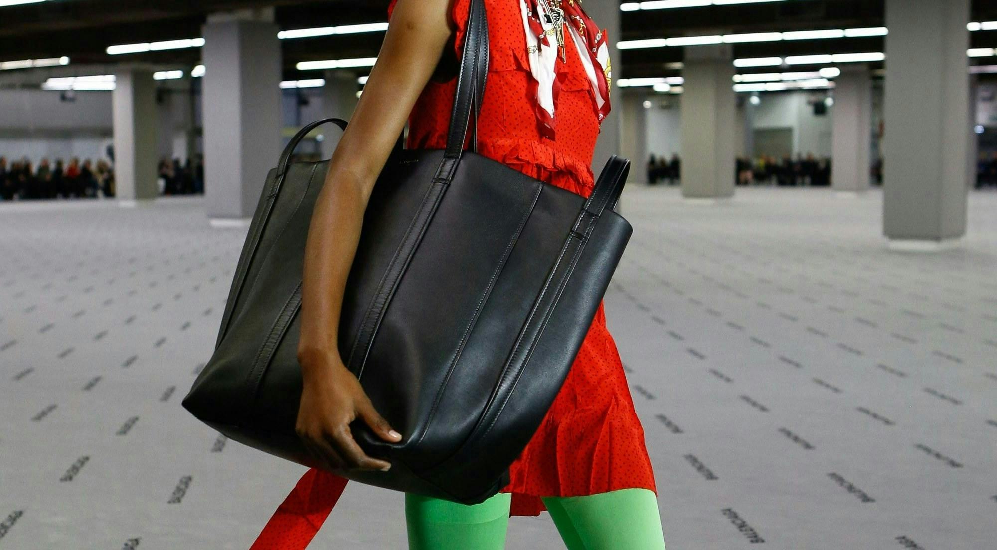 handbag bag accessories accessory clothing apparel person human purse