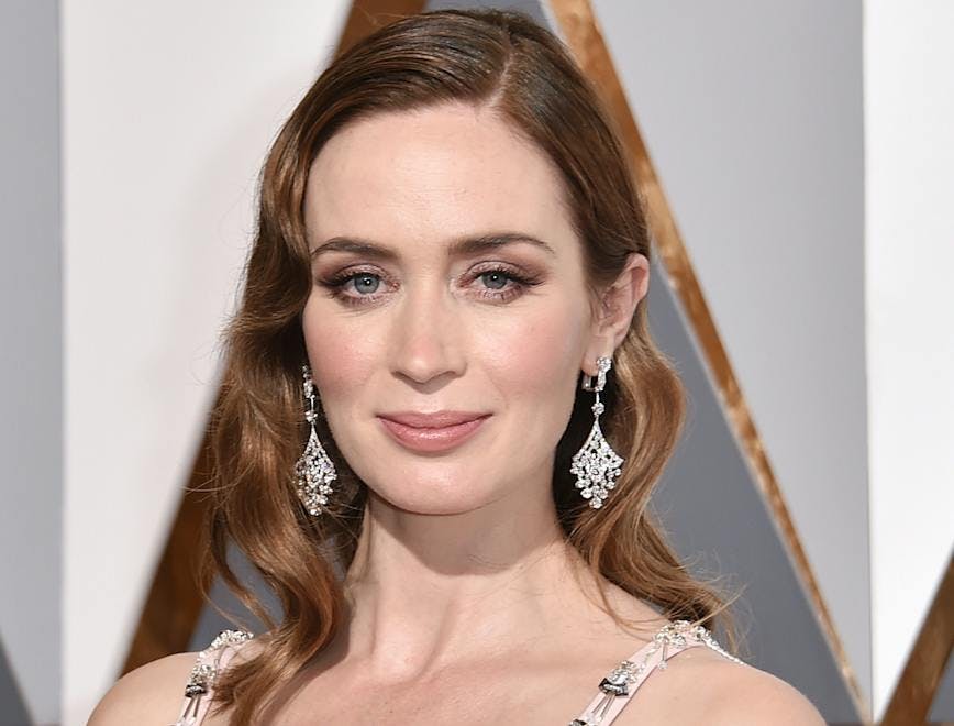 88th annual academy awards arrivals los angeles america 28 feb 2016 emily blunt oscar oscars topix pregnant bump pregnancy actor alone female personality 35141964 person human clothing apparel evening dress fashion gown robe face