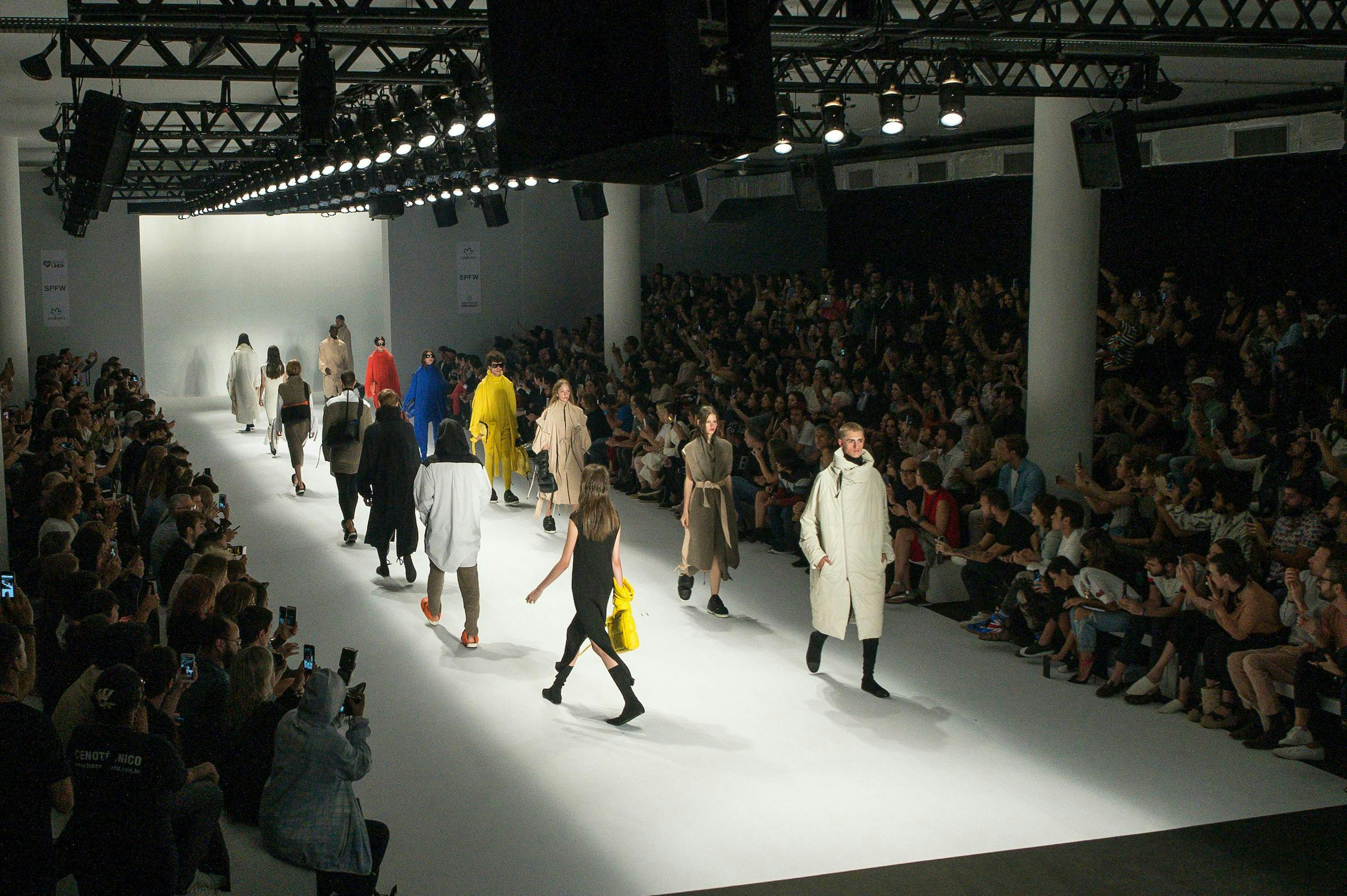 osklen spfw n43 look sao paulo person human clothing apparel crowd