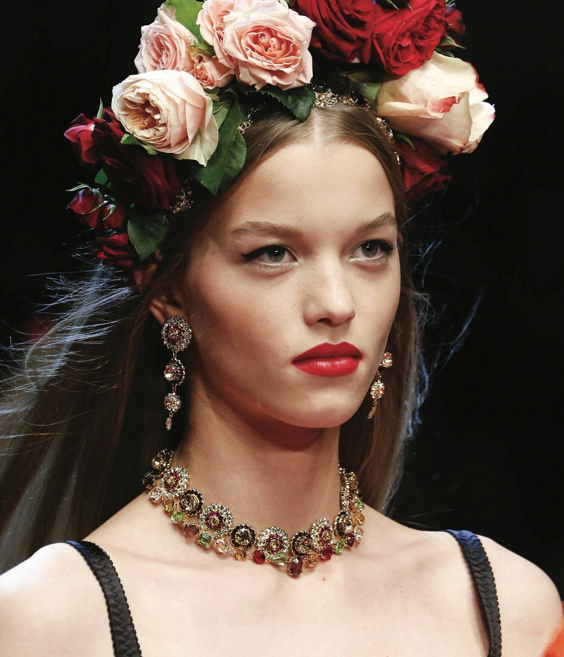 necklace accessories jewelry person plant flower lipstick cosmetics flower arrangement flower bouquet