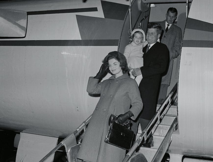 political leader:cb1 prominent persons:cb1 aircraft:cb2 four people:cb2 washington dc:cb2 jacqueline bouvier kennedy onassis:cb1 john fitzgerald kennedy:cb1 caroline kennedy:cb1 person human handrail banister