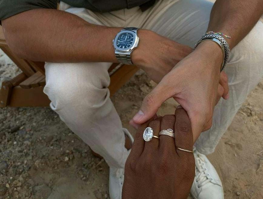 Anel de noivado com diamante oval (Foto: Reprodução/ Instagram @jastookes)