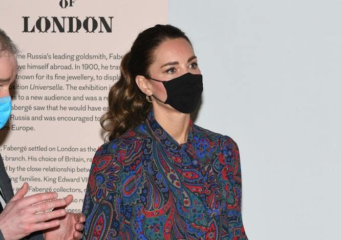 london england clothing apparel person human sleeve long sleeve