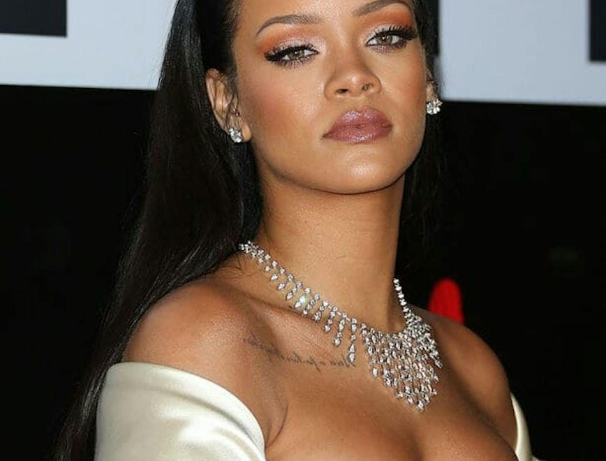 Rihanna é oficialmente uma bilionária