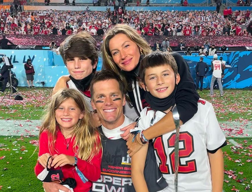 Gisele Bündchen e Tom Brady ao lado da família (Foto: reprodução/instagram @gisele)