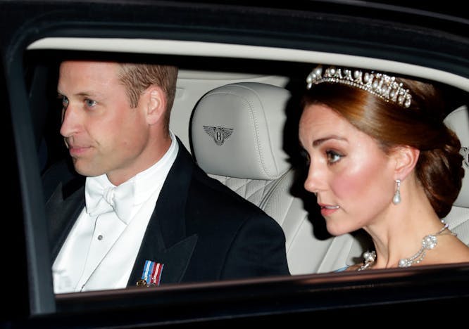 Kate Middleton usando tiara