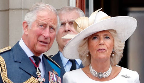 Príncipe Charles, Camila Parker-Bowles e rainha Elizabeth II (Foto: Getty Images)