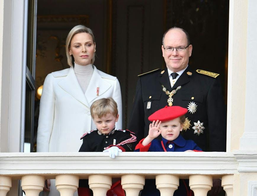 Princesa Charlene e Príncipe Albert II com os filhos, o Príncipe Jacques e a Princesa Gabriella (Foto: Getty Images)