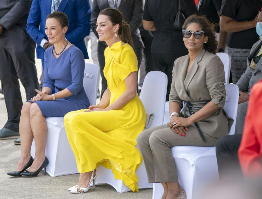 Kate Middleton sentada ao lado de Lisa Hanna (Foto: Getty Images)