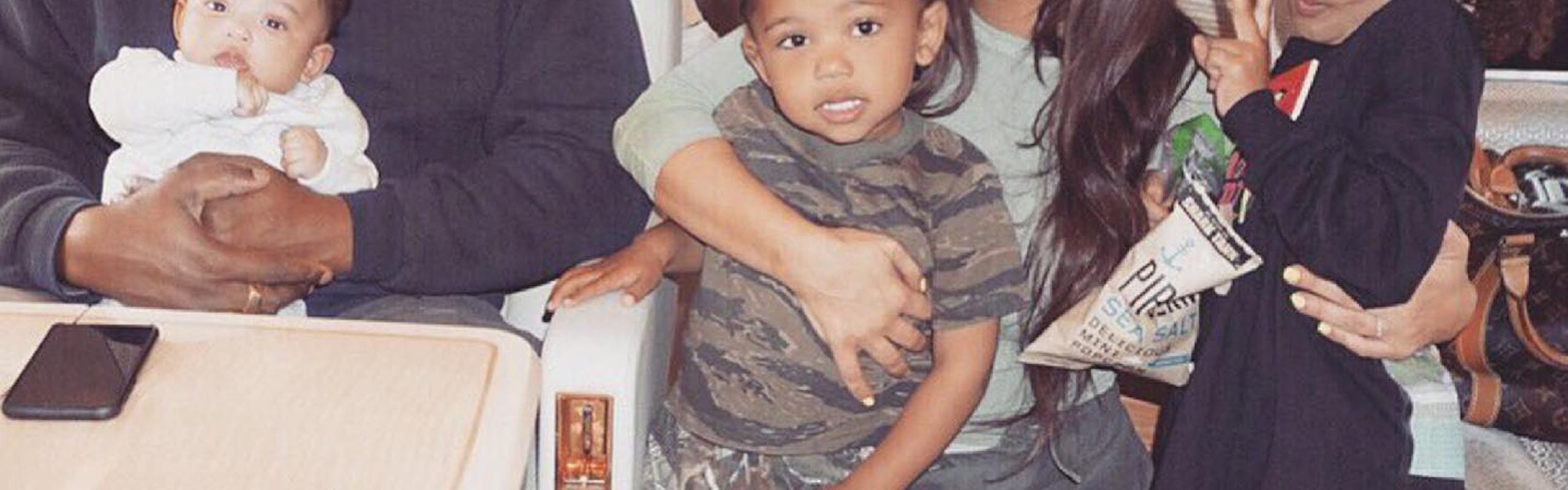 Kim Kardashian e Kanye West ao lado dos filhos (Foto: reprodução/instagram)
