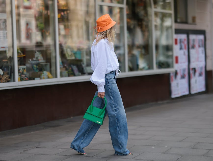 Calça wide leg no street style (Foto: Getty Images)