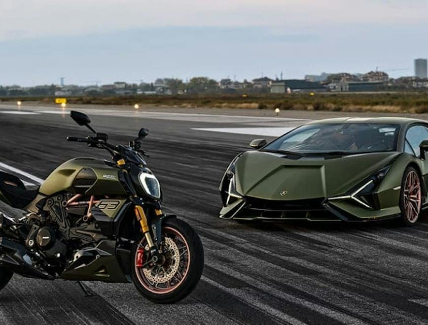 Lamborghini e Ducati lançam moto