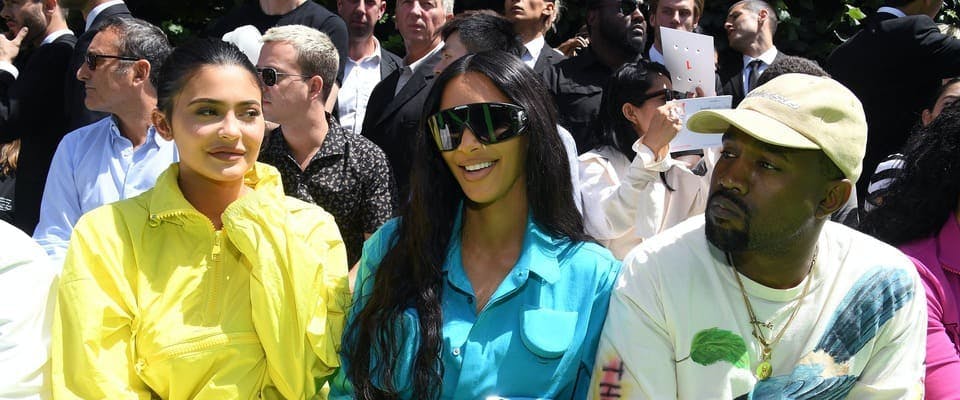 Kanye West se torna concorrente de Kylie Jenner e Kim Kardashian