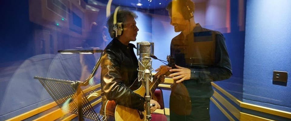 Príncipe Harry faz dueto com Bon Jovi