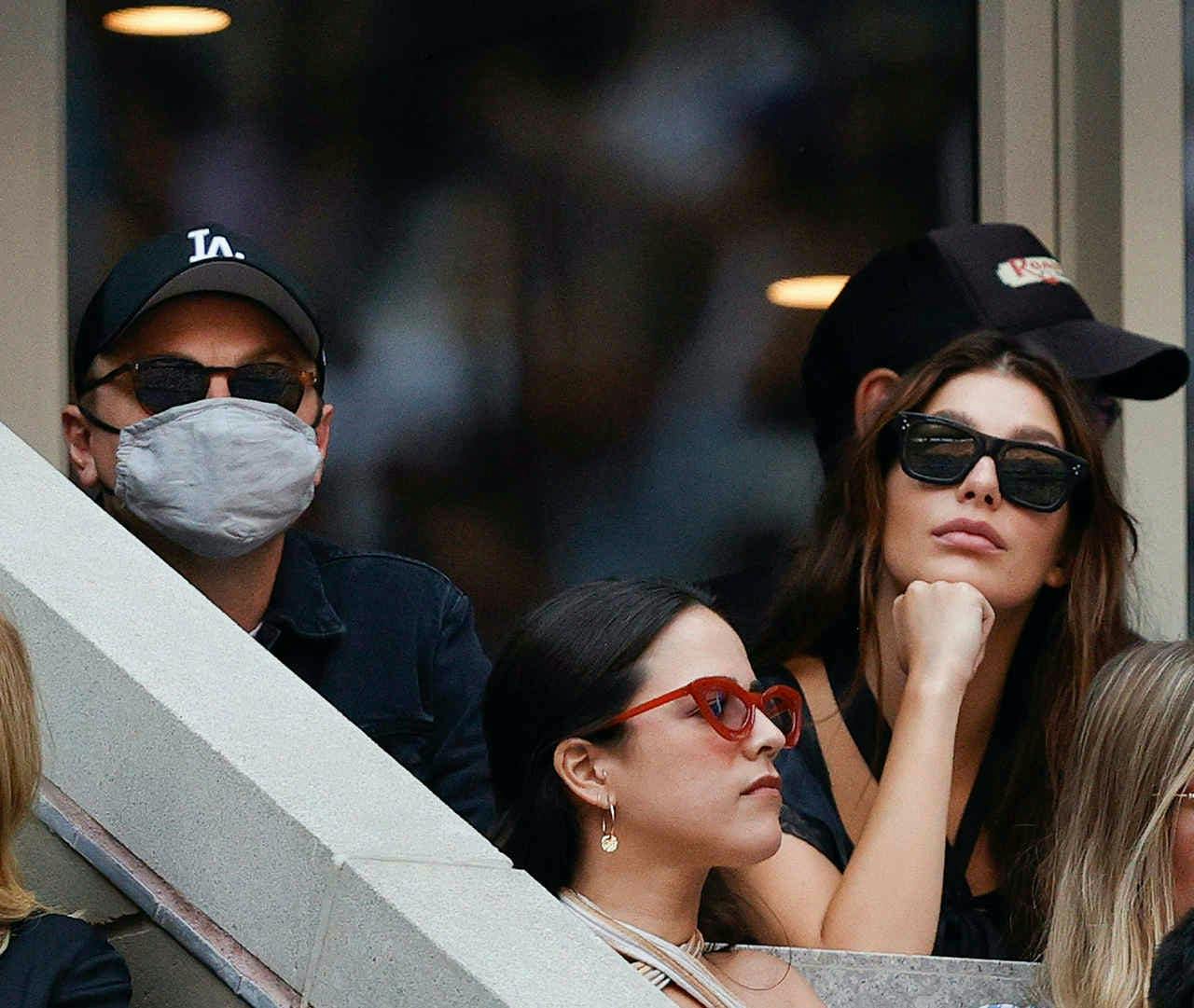Leonardo DiCaprio e Camila Morrone assistem à final do US Open 2021 (Foto: Getty Images)