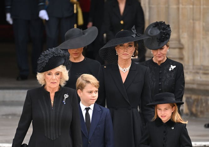 Camilla, Meghan, George, Kate, Charlotte e Sophie (Foto: Getty Images)
