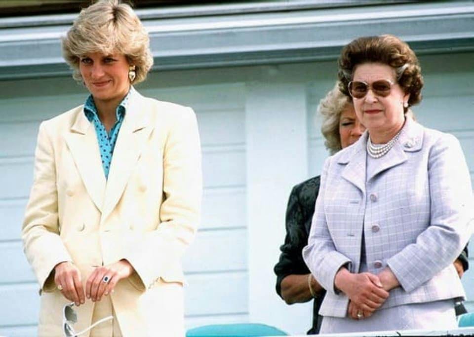 Princesa Diana  e Rainha Elizabeth II