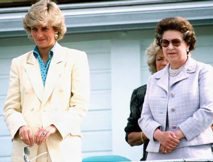 Princesa Diana  e Rainha Elizabeth II