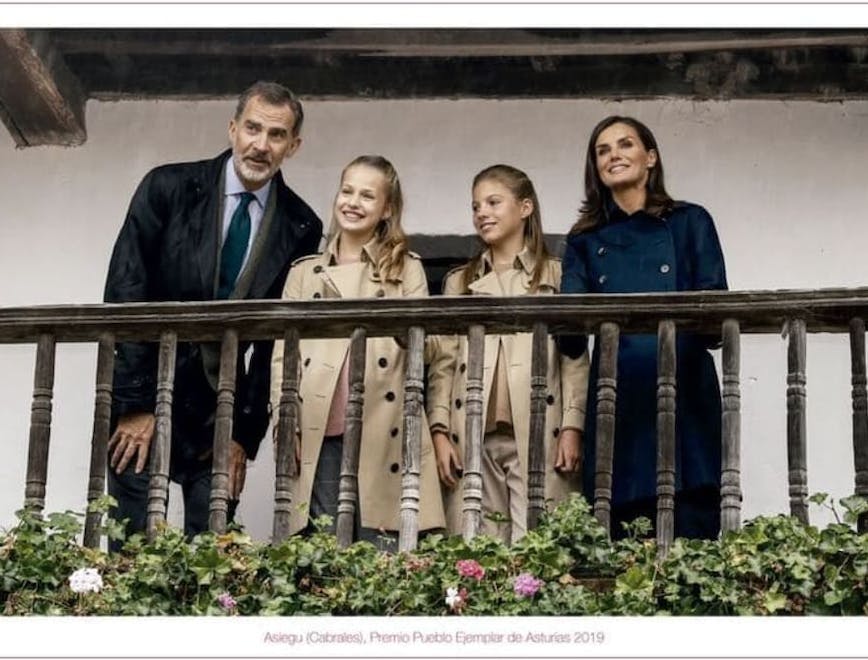 Rainha Letizia-Rei Felipe e suas duas filhas