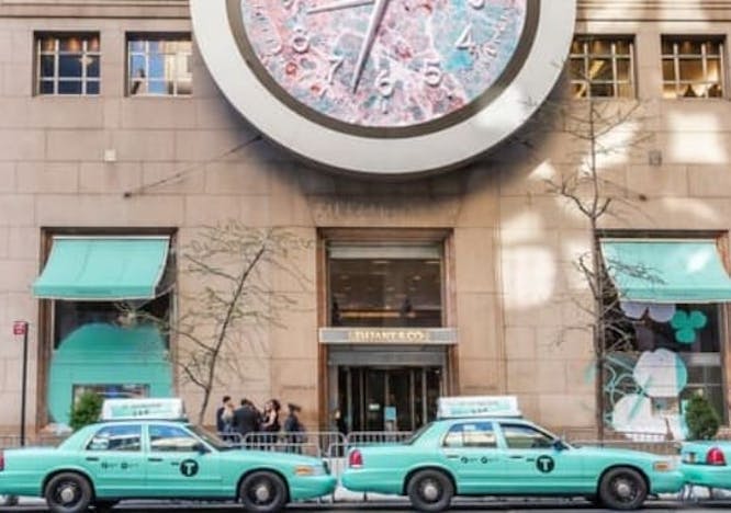 Os táxis de Nova York estão em azul Tiffany!