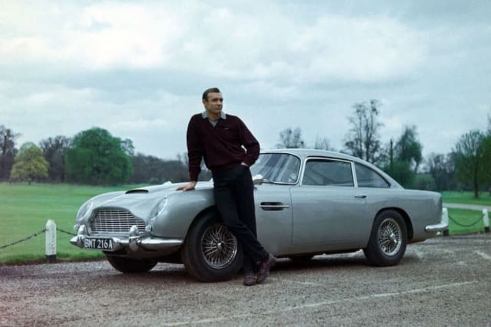 Aston Martin DB5, do filme 007 contra Goldfinger