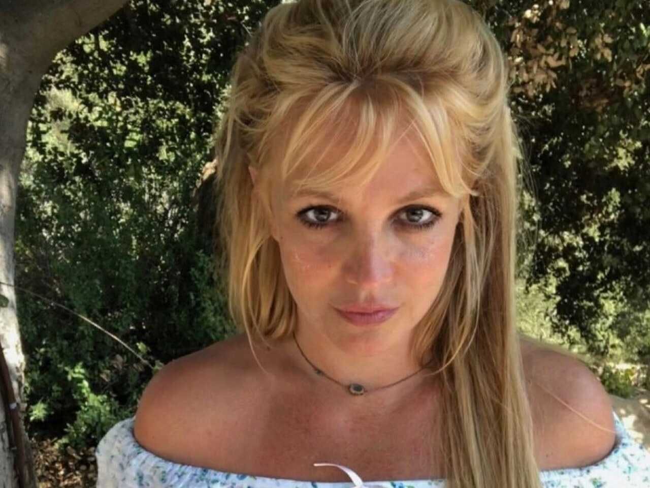 blonde person face head photography portrait adult female woman necklace