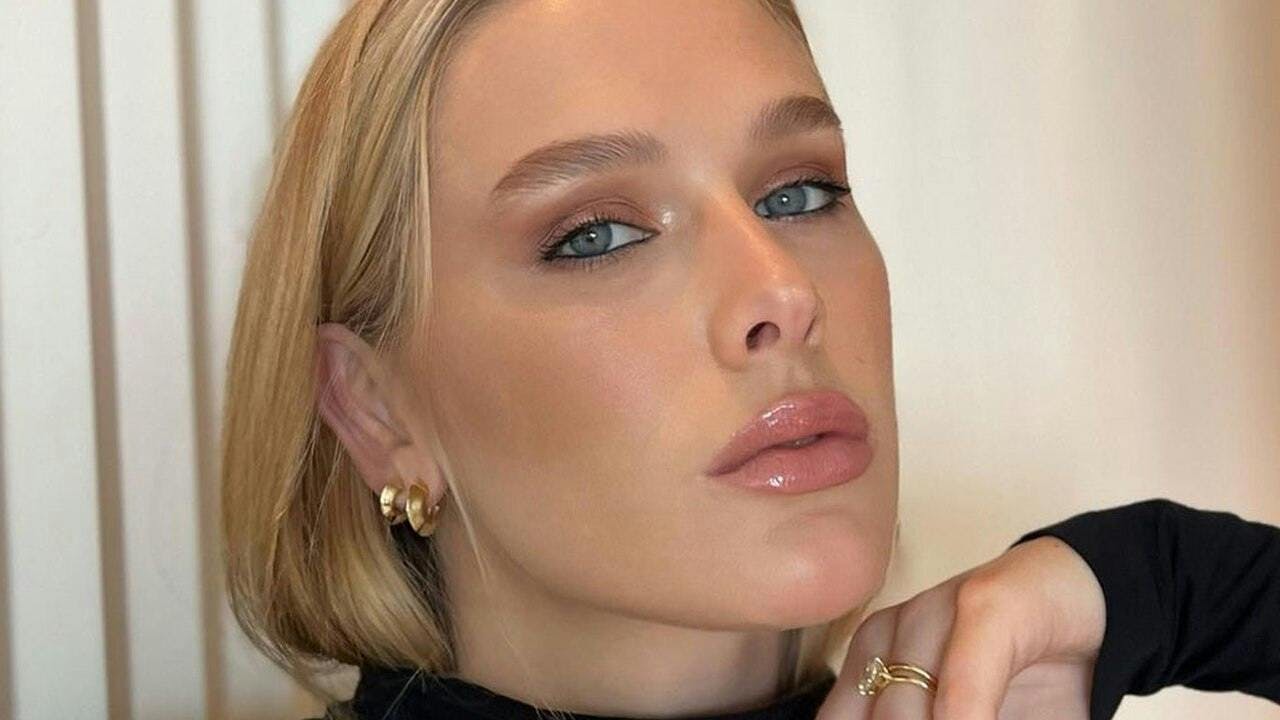 head person face adult female woman skin cosmetics lipstick