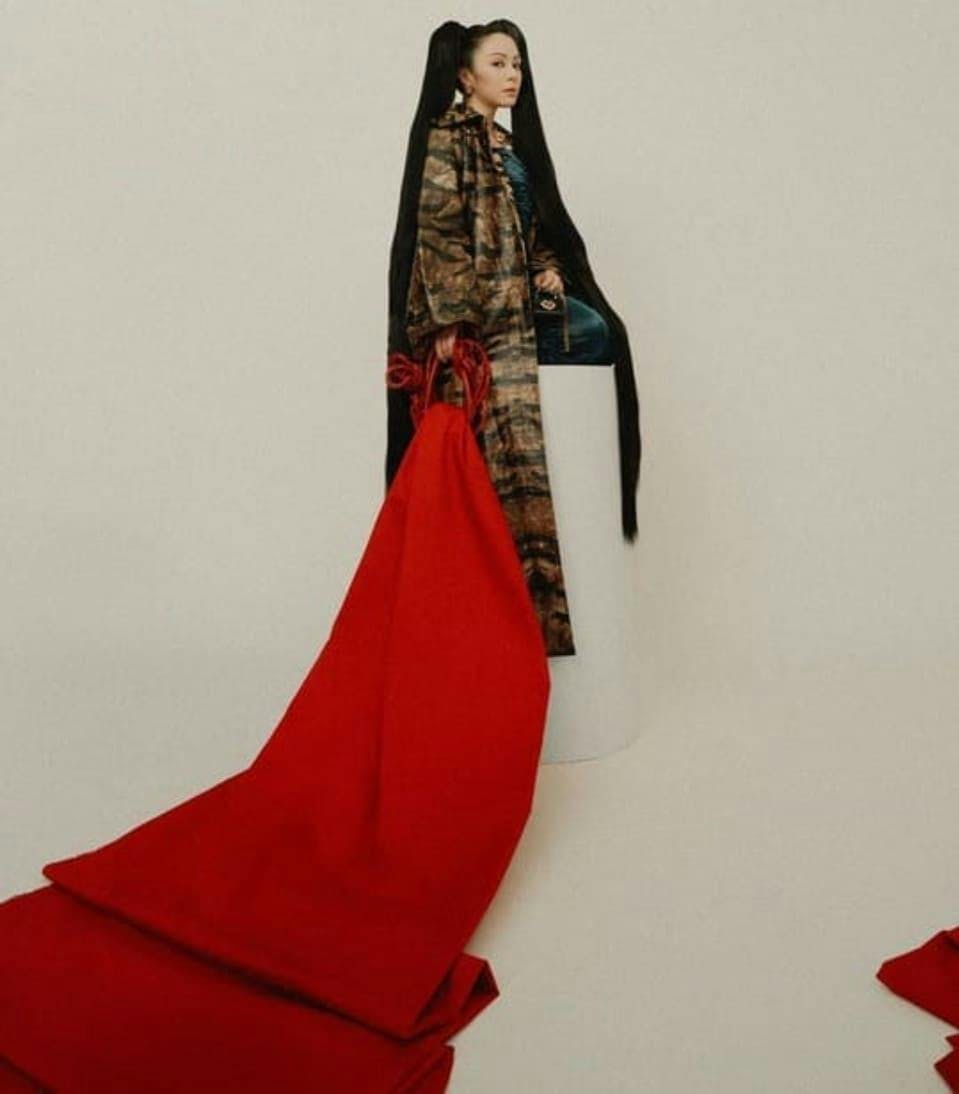 JW, cantora chinesa, usa Dolce & Gabbana