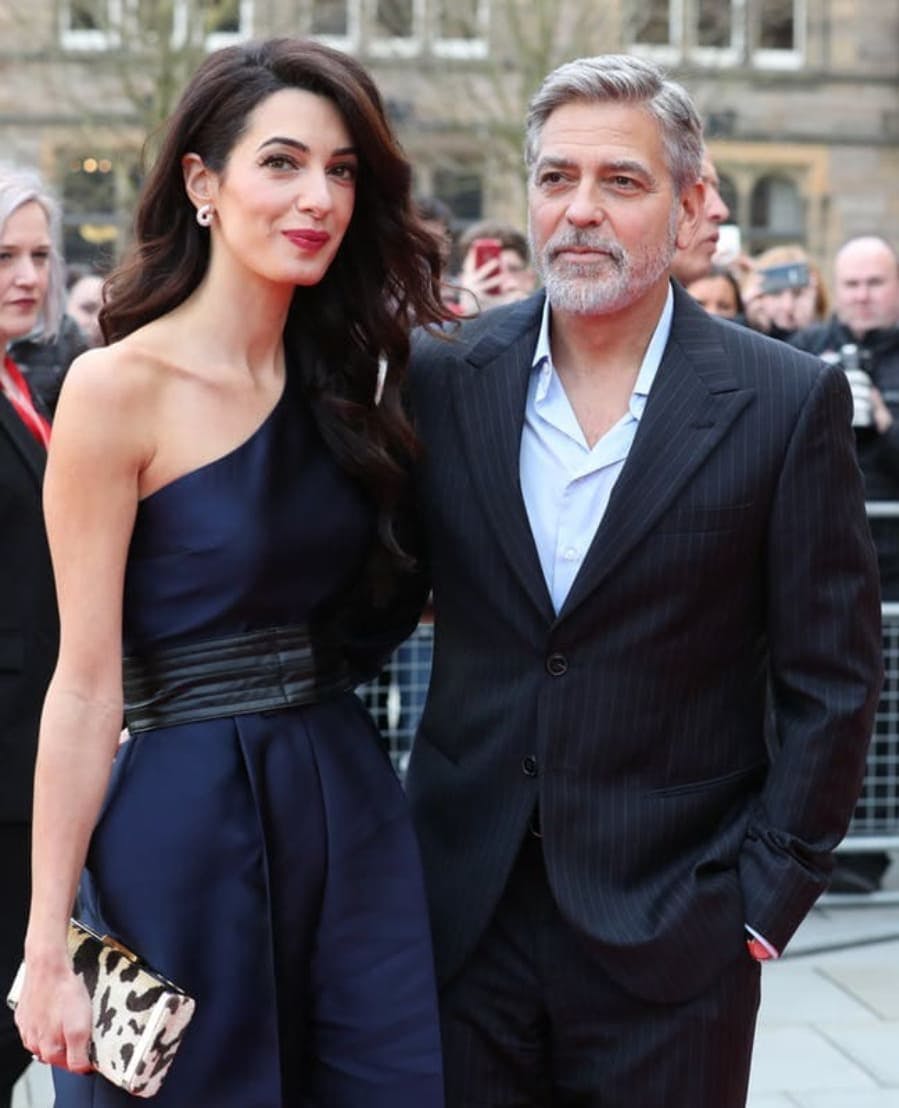 Amal Clooney e J.K. Rowling inspiram coleção de batons