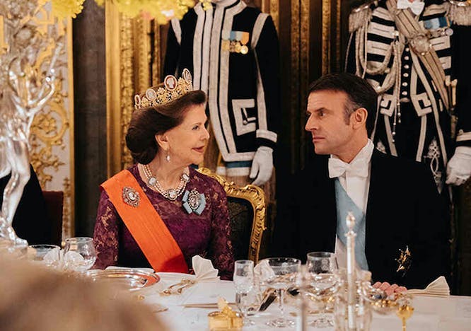 Rainha Silvia da Suécia e o presidente da França, Emmanuel Macron (Foto: Clément Morin/The Royal Court of Sweden)
