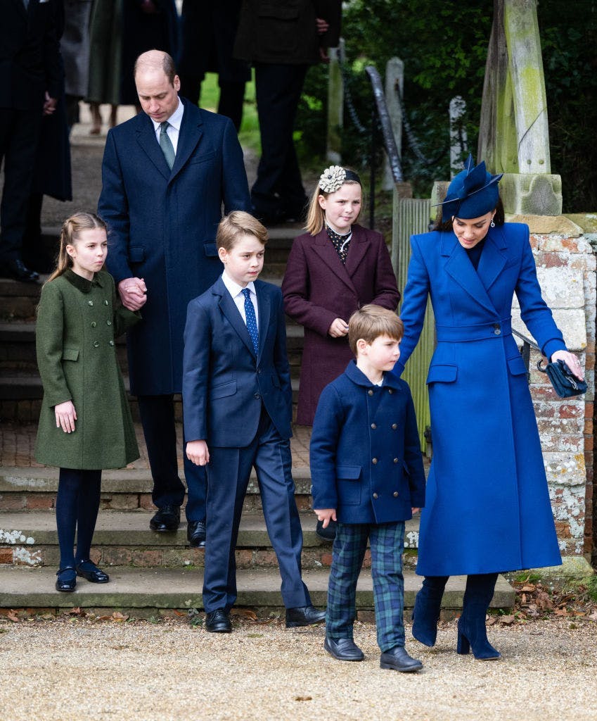 Príncipe William e Kate Middleton ao lado de seus filhos, Charlotte, George e Louis (Foto: Getty Images)