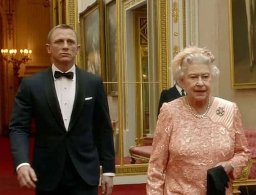Daniel Craig e a rainha Elizabeth II