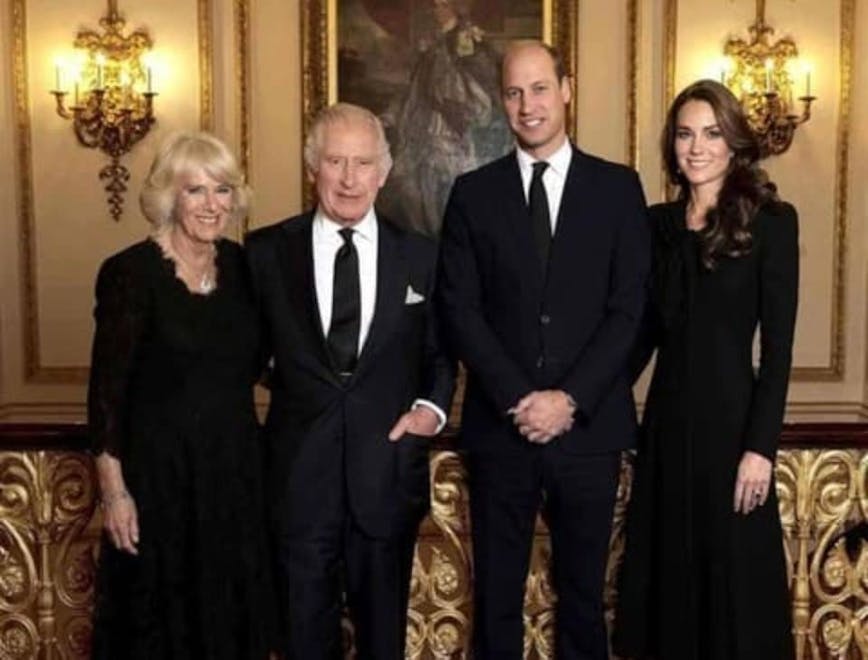 Camilla, rei Charles e o príncipe William e a princesa Kate