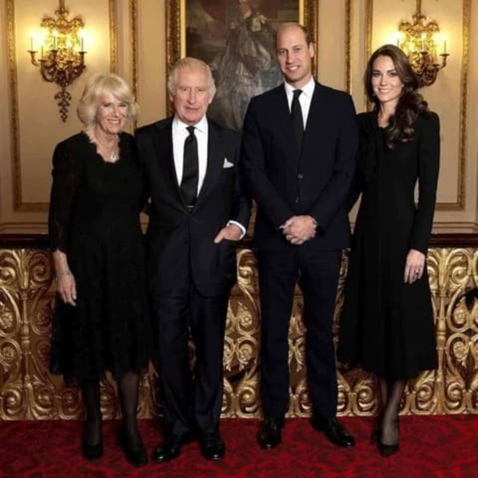 Camilla, rei Charles e o príncipe William e a princesa Kate